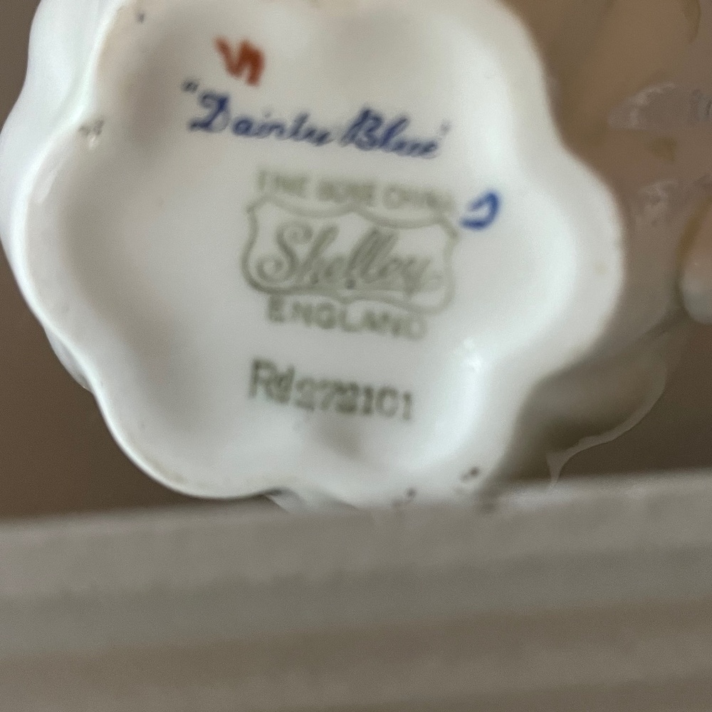 Shelly Fine Bone China Cream and Sugar - Picture 4 of 6